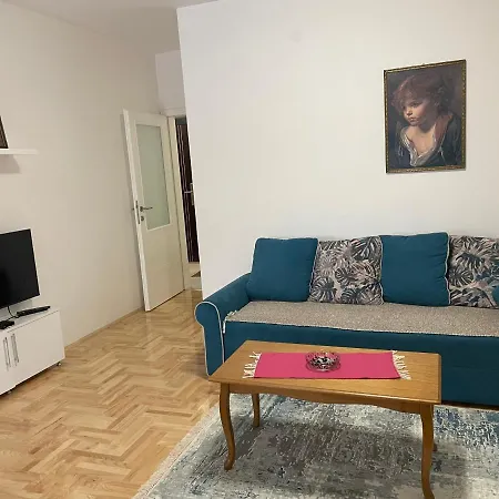 Lakela Apartment